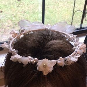 Wedding hair piece for child, off white
